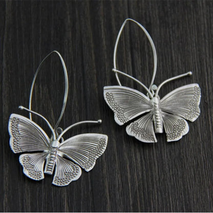 Charming Silver Earring for Any Occasion