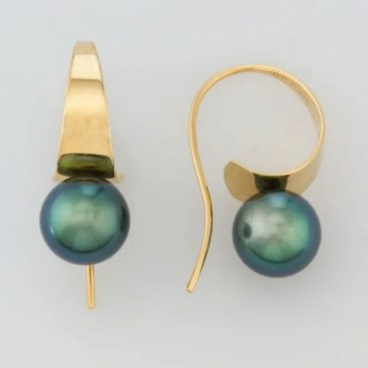 Romantic Gold Earring for Special Moments