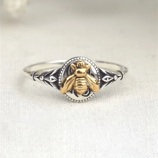 Classic Gold Ring with Timeless Appeal