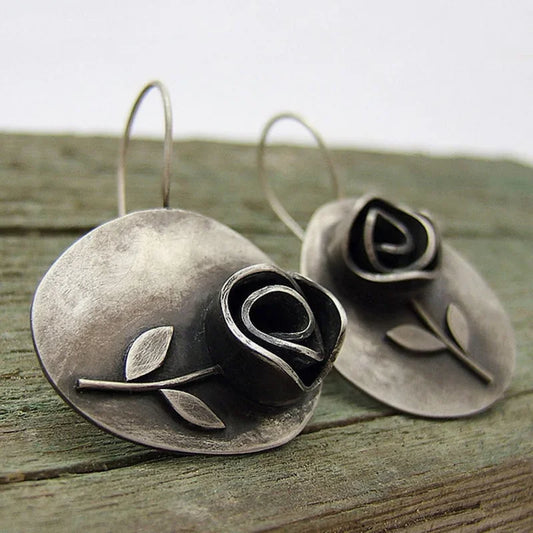 Charming Silver Earring for Any Occasion
