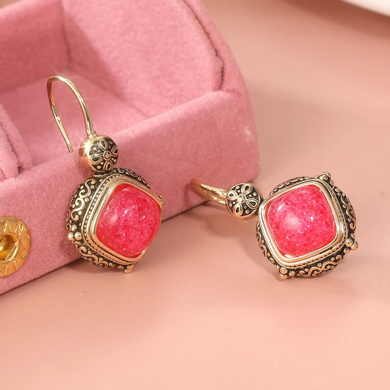 Charming Gold Earring for Any Occasion