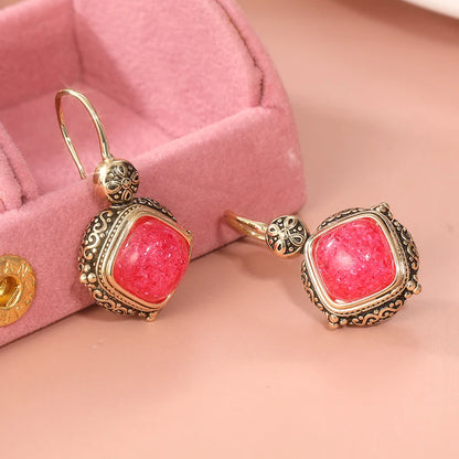 Charming Gold Earring for Any Occasion