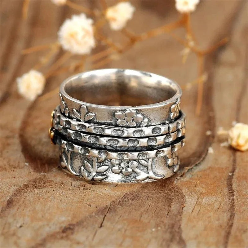 Classic Silver Ring with Timeless Appeal