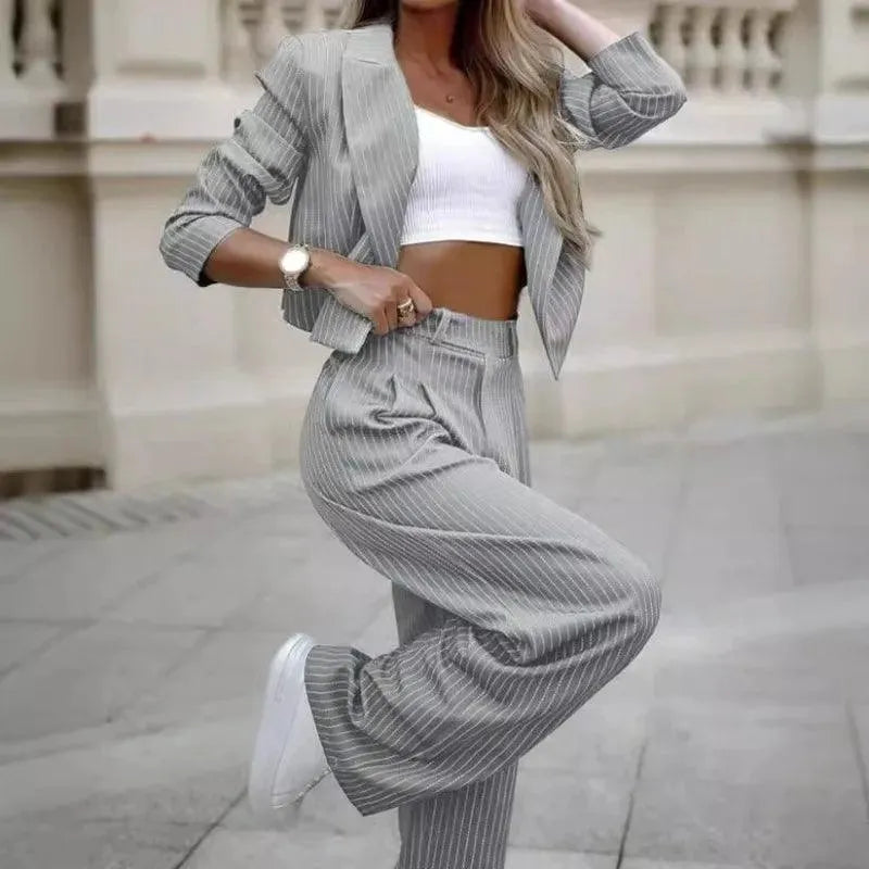 JO | Stylish women's blazer with matching trousers