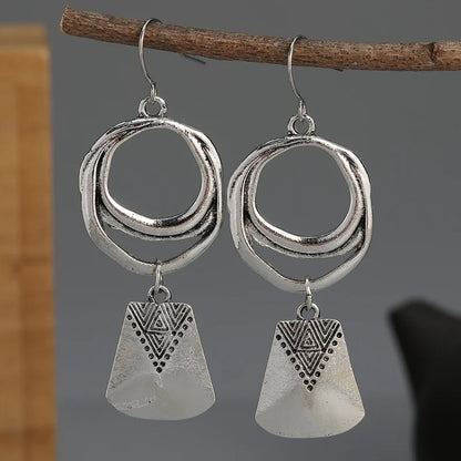 Charming Silver Earring for Any Occasion