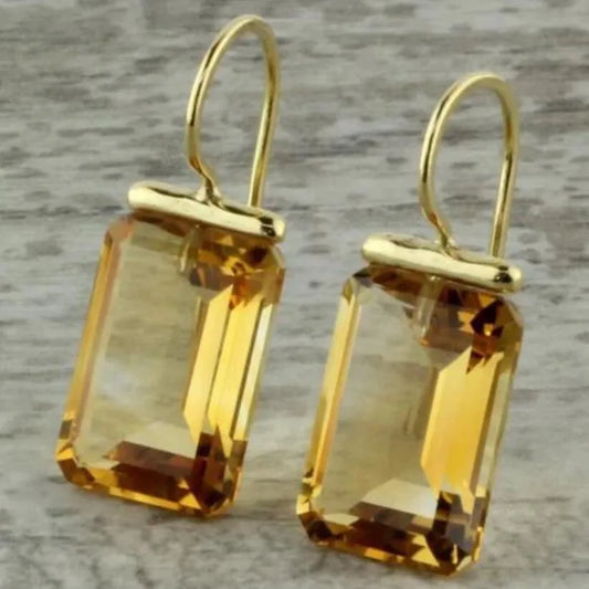 Romantic Gold Earring for Special Moments