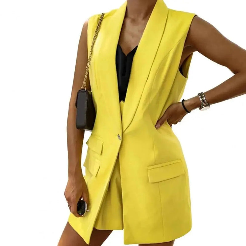 JO | Trude - Sleeveless, One-button closure, Versatile colors - Perfect for spring and fall