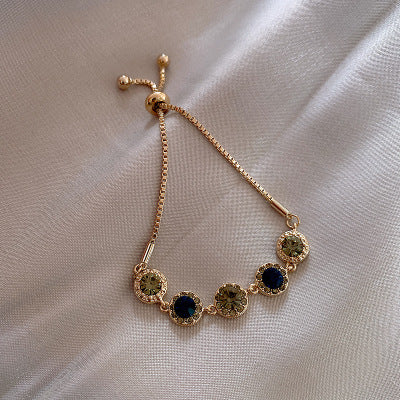 Charming Gold Bracelet for Any Occasion