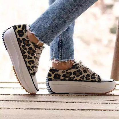 JO | Durable and supportive orthopaedic sneakers
