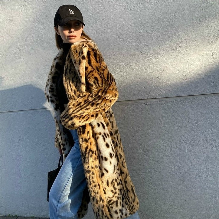 JO | Chic leopard coat for women