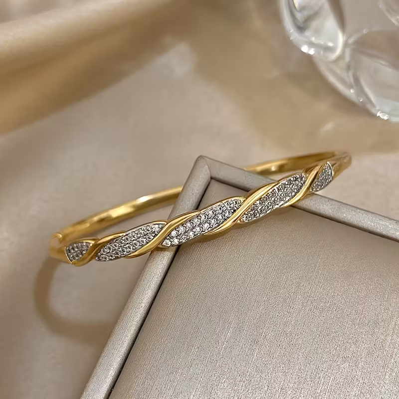 Romantic Bracelet for Special Moments