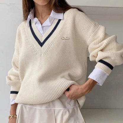 JO | MW - Elegant V-neck sweater