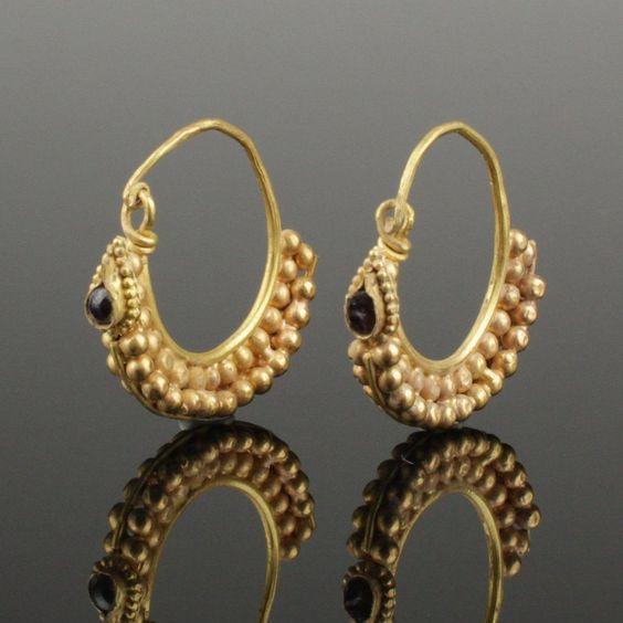 Romantic Gold Earring for Special Moments