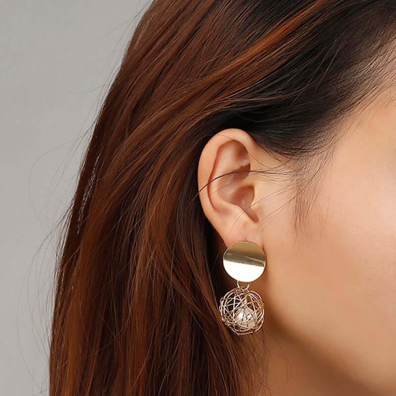 Charming Gold Earring for Any Occasion