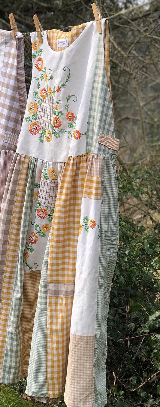 Women's Retro Plaid Pattern Floral Patch Sleeveless Linen Dress artswardrobe