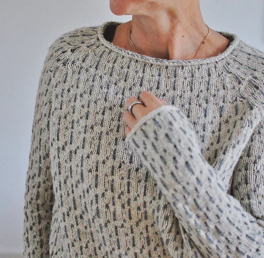 JO | Chic gray sweater with round neckline