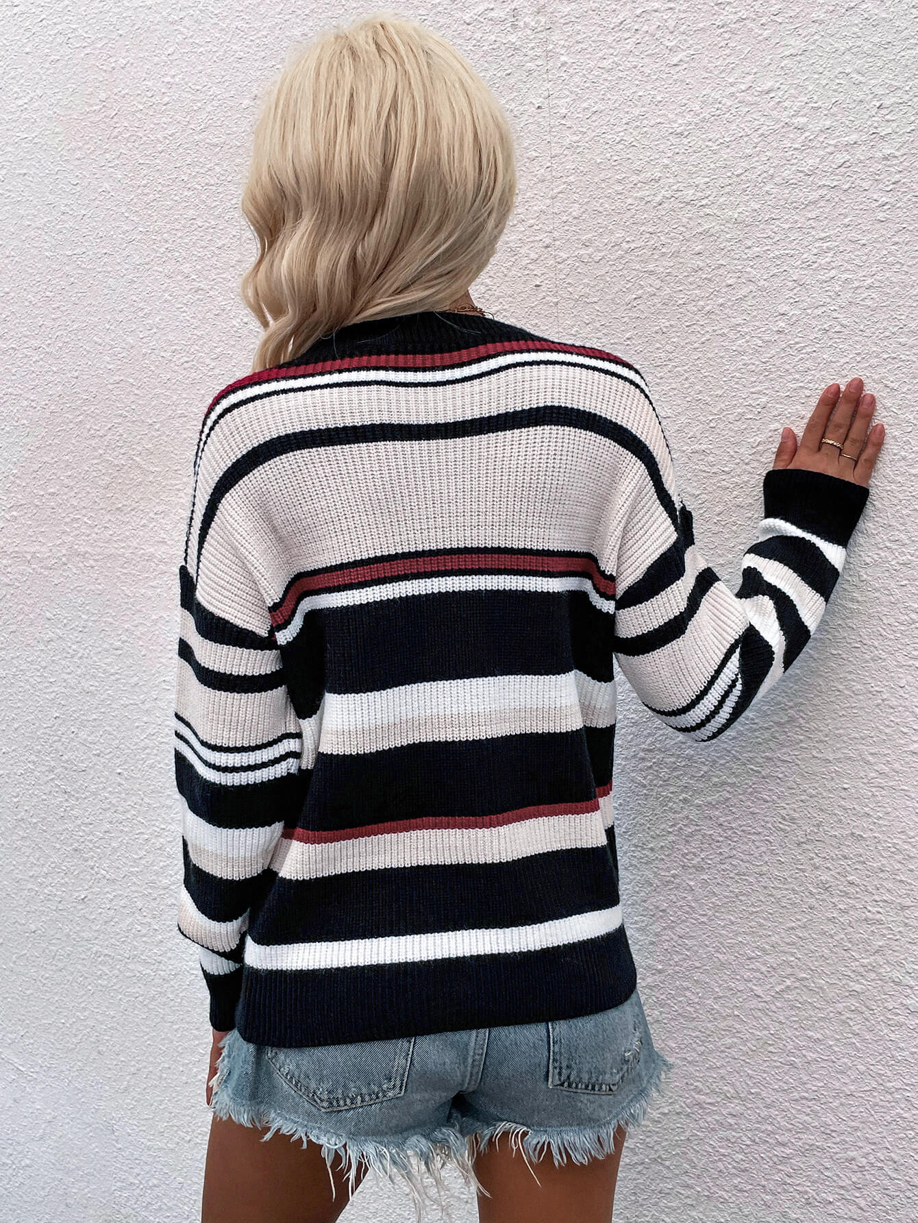 JO | Modern and versatile winter sweater
