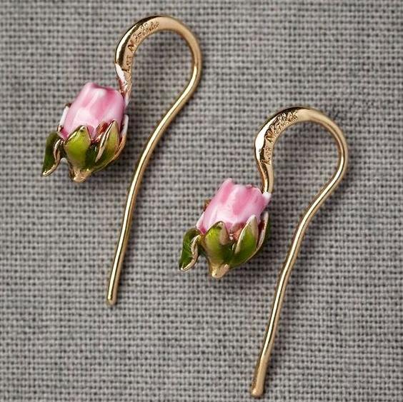 Stunning Gold Earring for Daily Wear