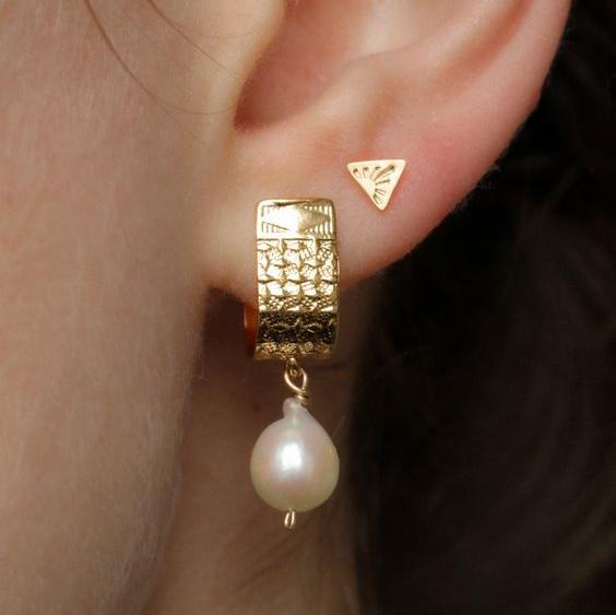Romantic Gold Earring for Special Moments