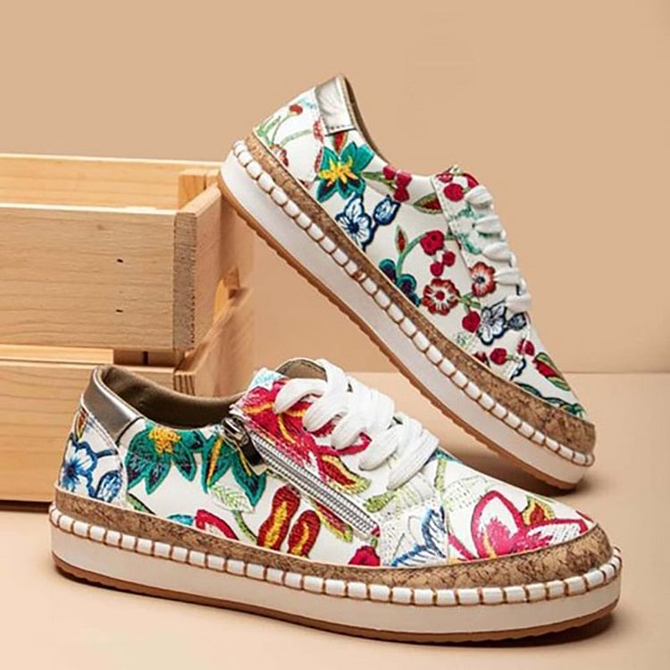 JO | Simple sneakers with flowers