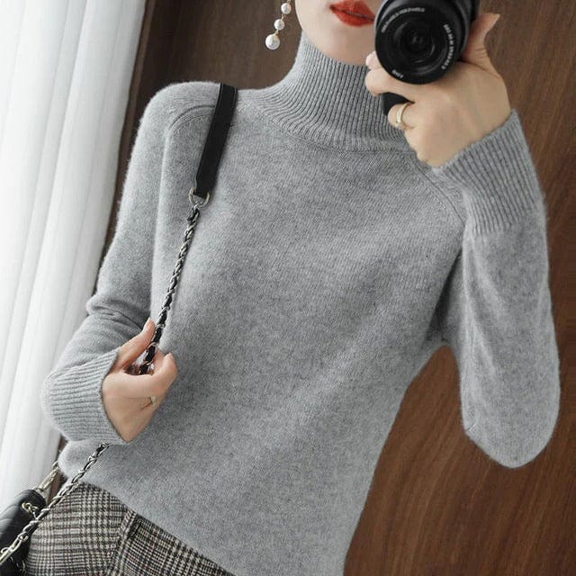 JO | Stylish turtleneck sweater