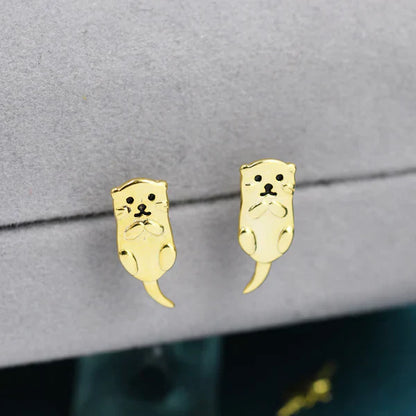 Charming Silver Earring for Any Occasion