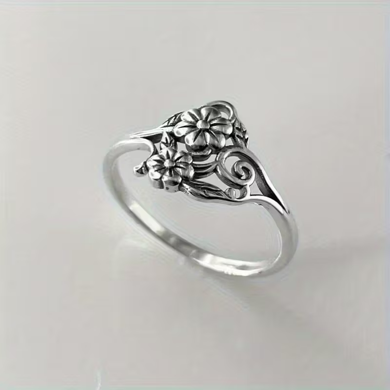 Classic Silver Ring with Timeless Appeal