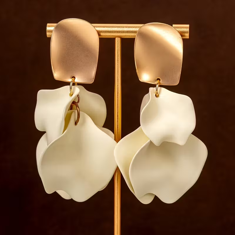 Charming Earring for Any Occasion