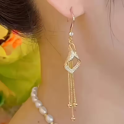 Elegant Gold Earring for Every Occasion