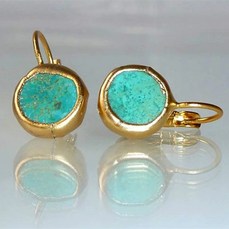 Classic Gold Earring with Timeless Appeal