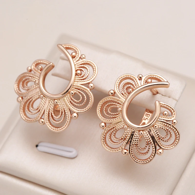 Charming Gold Earring for Any Occasion