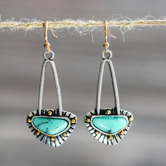 Charming Silver Earring for Any Occasion