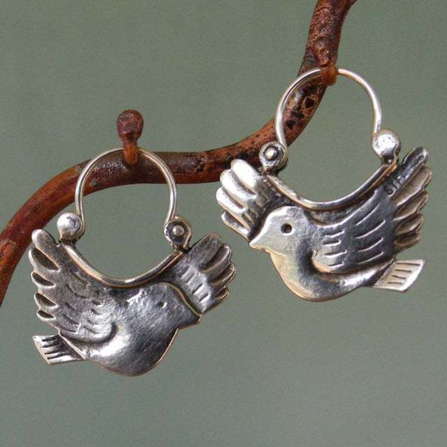 Romantic Silver Earring for Special Moments
