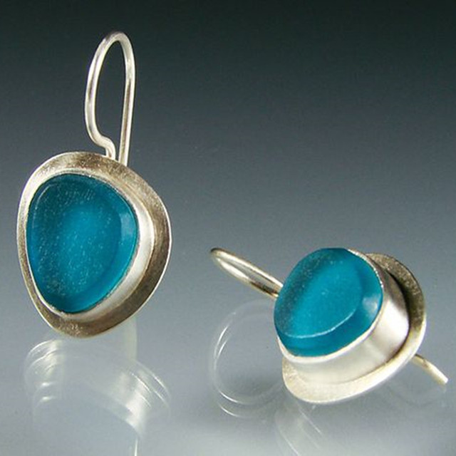 Charming Silver Earring for Any Occasion