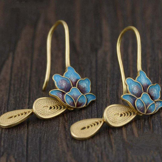 Elegant Gold Earring for Every Occasion