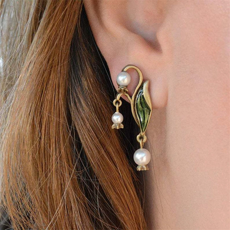 Charming Pearl Earring for Any Occasion