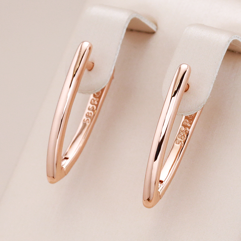 Charming Gold Earring for Any Occasion