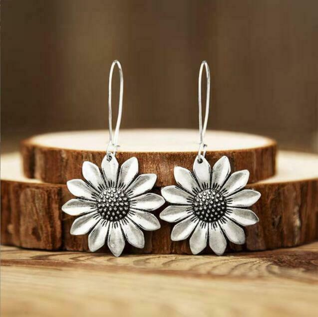 Beautiful Silver Earring with Unique Style