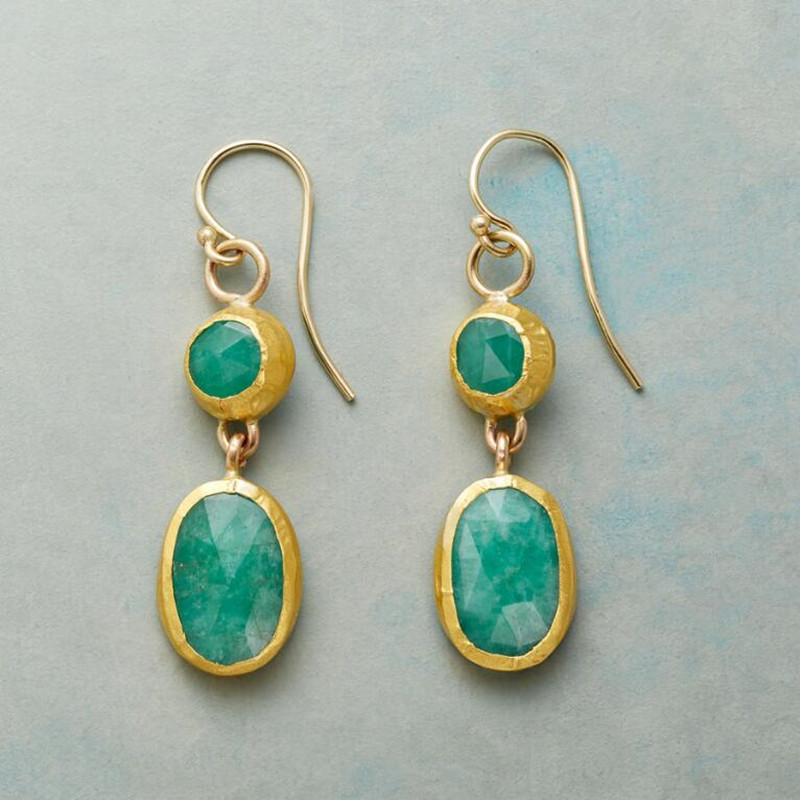 Classic Gold Earring with Timeless Appeal