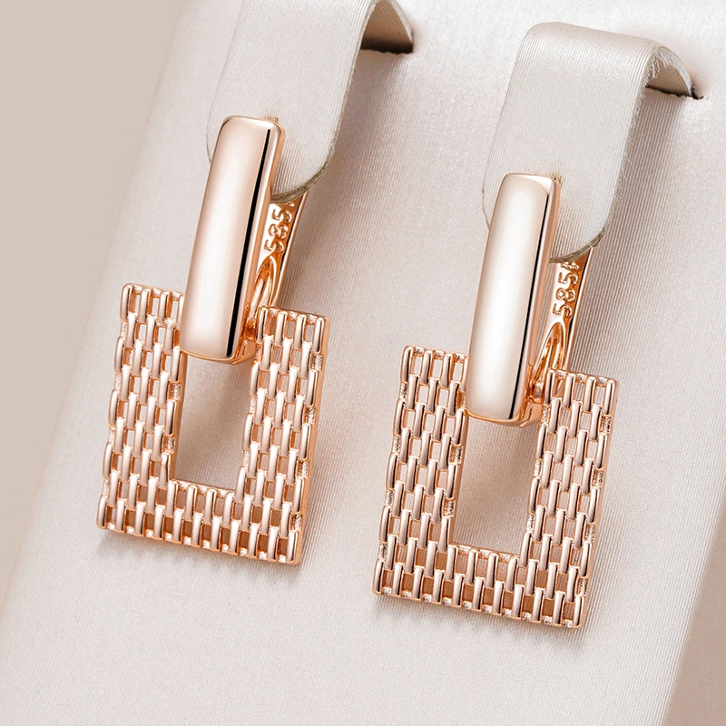 Elegant Gold Earring for Every Occasion