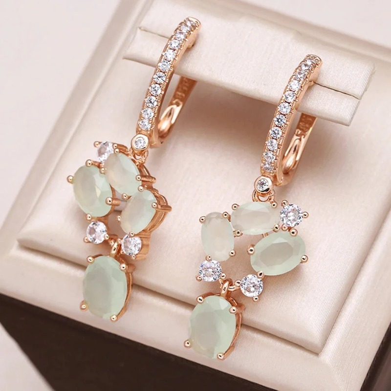 Charming Gold Earring for Any Occasion