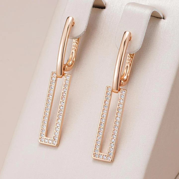 Classic Gold Earring with Timeless Appeal