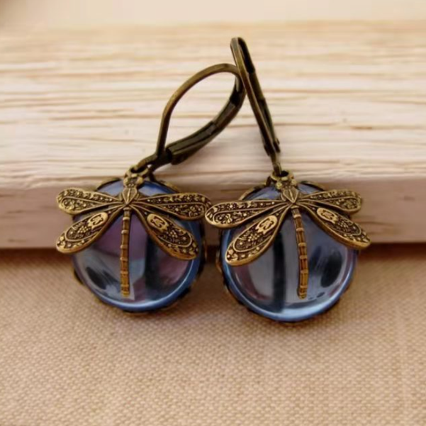 Classic Gold Earring with Timeless Appeal