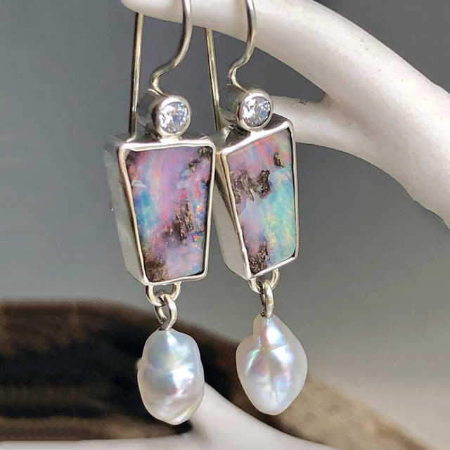 Romantic Pearl Earring for Special Moments
