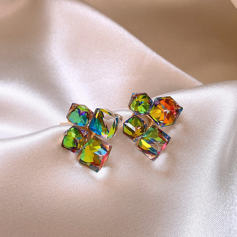 Stunning Gold Earring for Daily Wear
