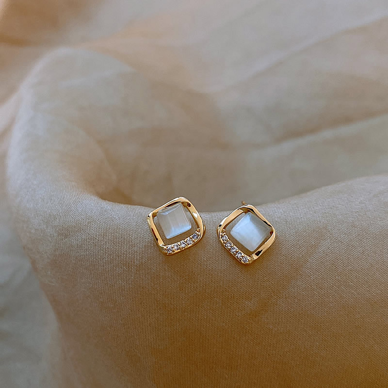 Vintage Handmade Gold Earring