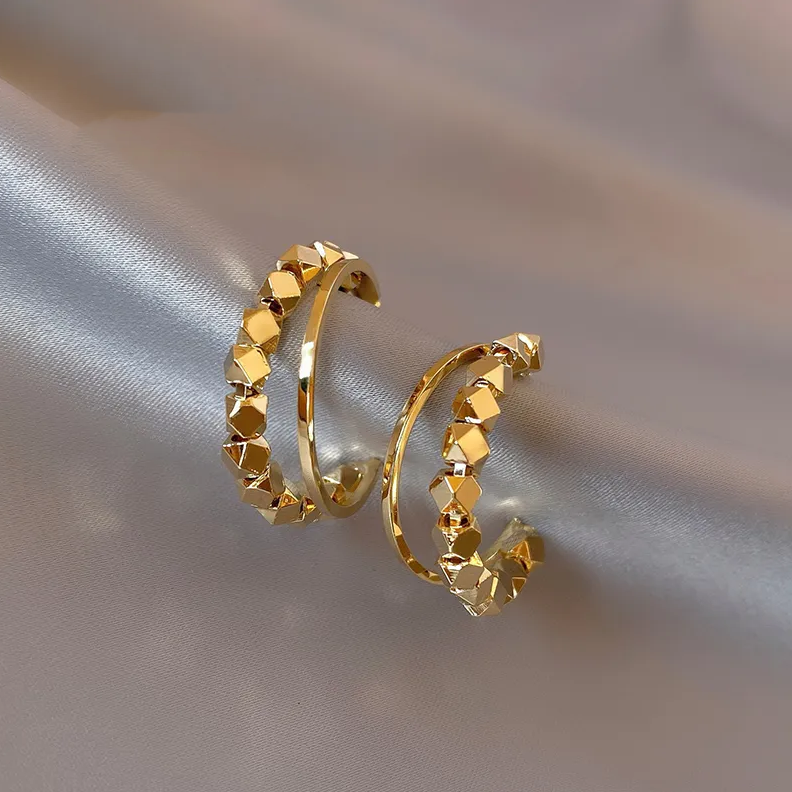 Charming Gold Earring for Any Occasion