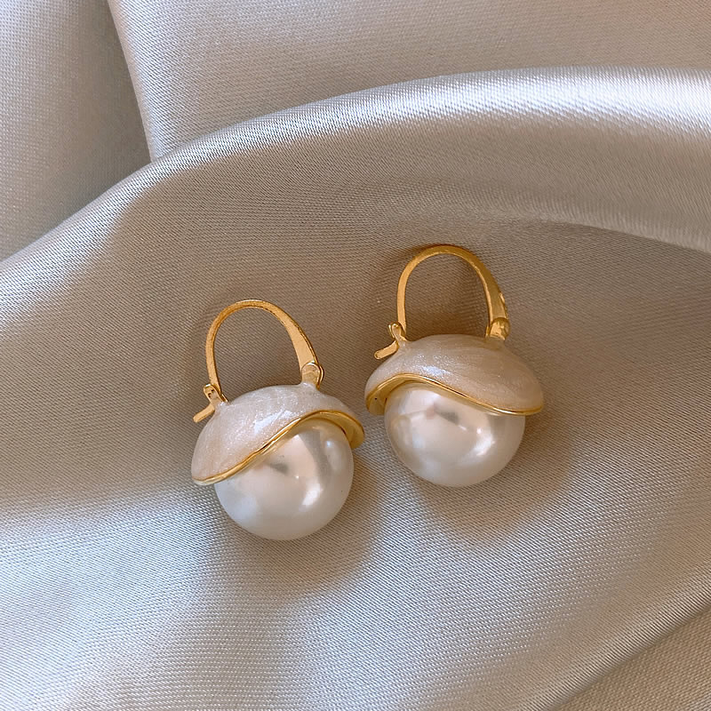 Stunning Gold Earring for Daily Wear