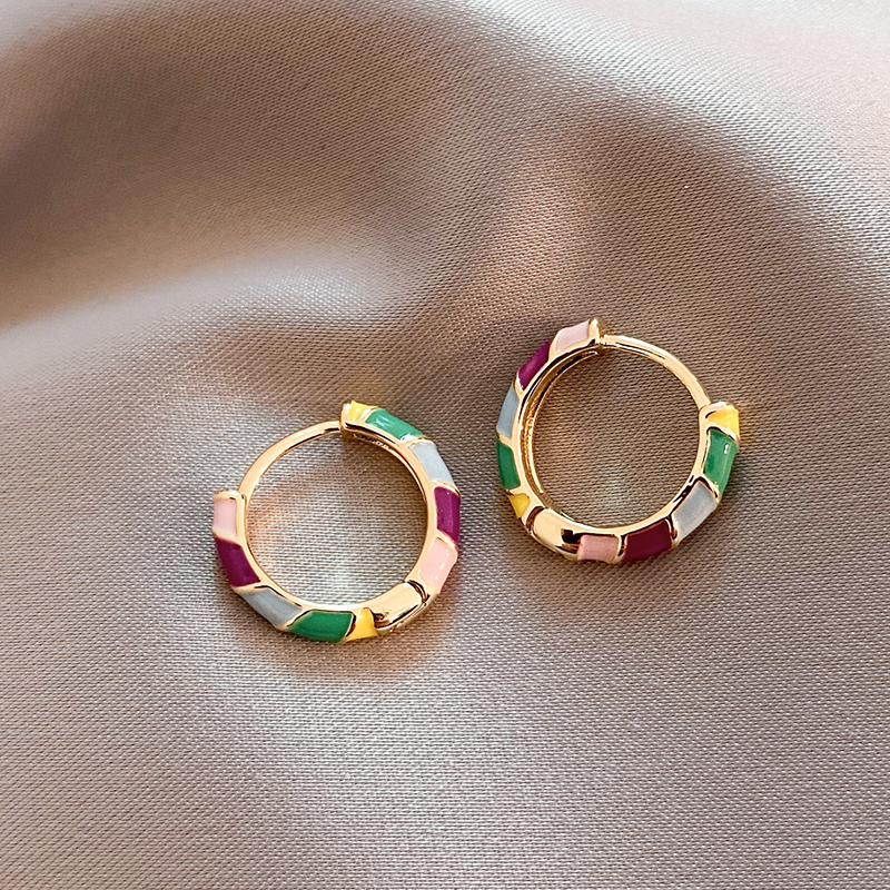 Beautiful Gold Earring with Unique Style