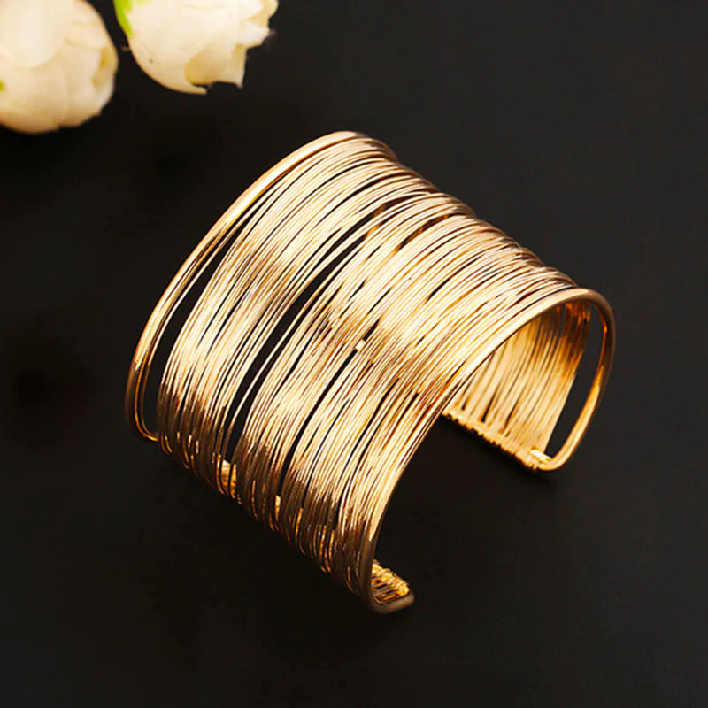 Classic Gold Bracelet with Timeless Appeal